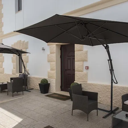 Villa Santadi 4*